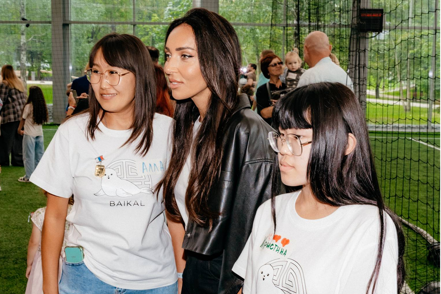 Алла и Кристина Дудареевы из Улан-Удэ. Больше 10 лет назад мама стала донором печени для дочки. На первом фото семья с другом фонда, Алсу, на презентации книги о жизни после трансплантации