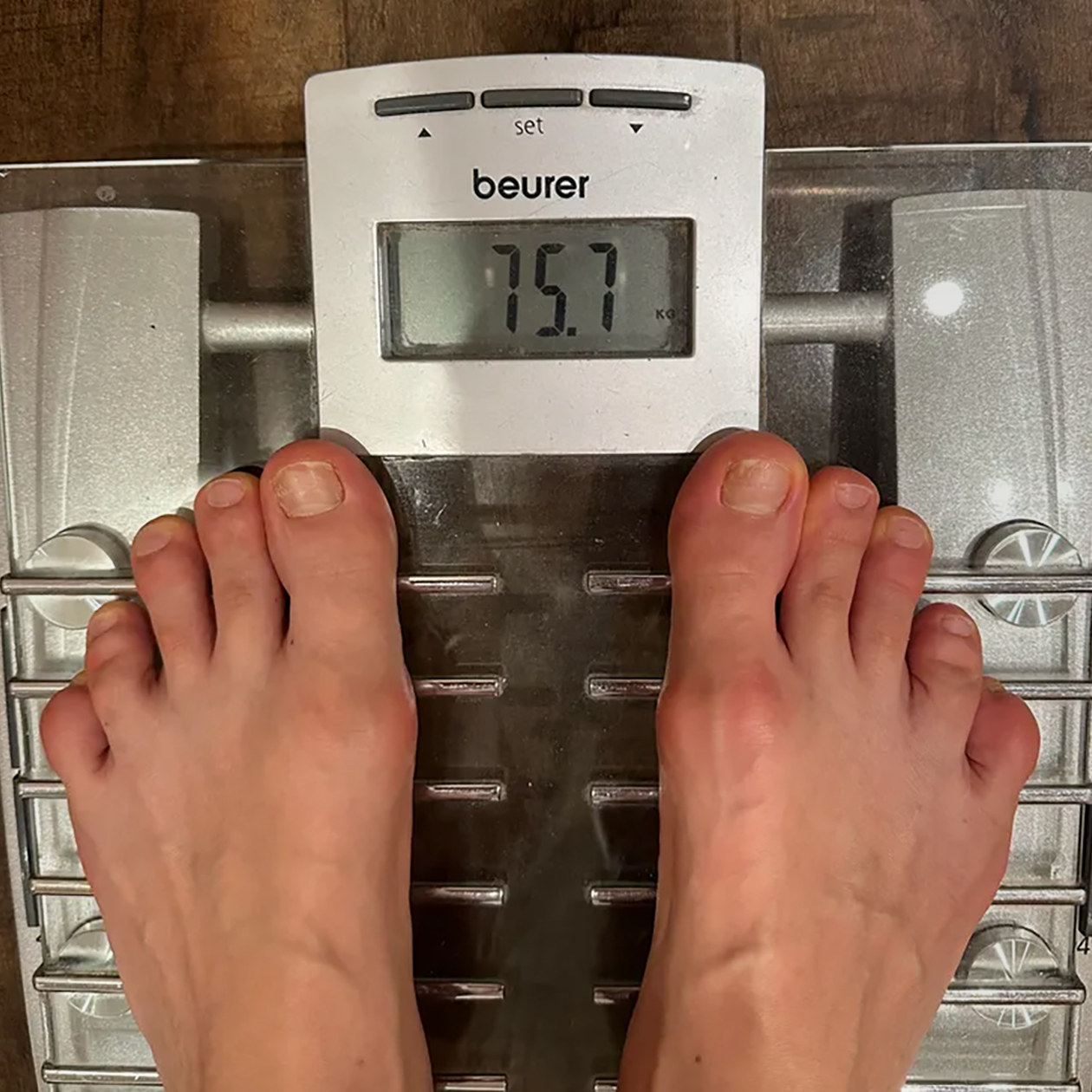 Вес после первой недели — 75,7 кг