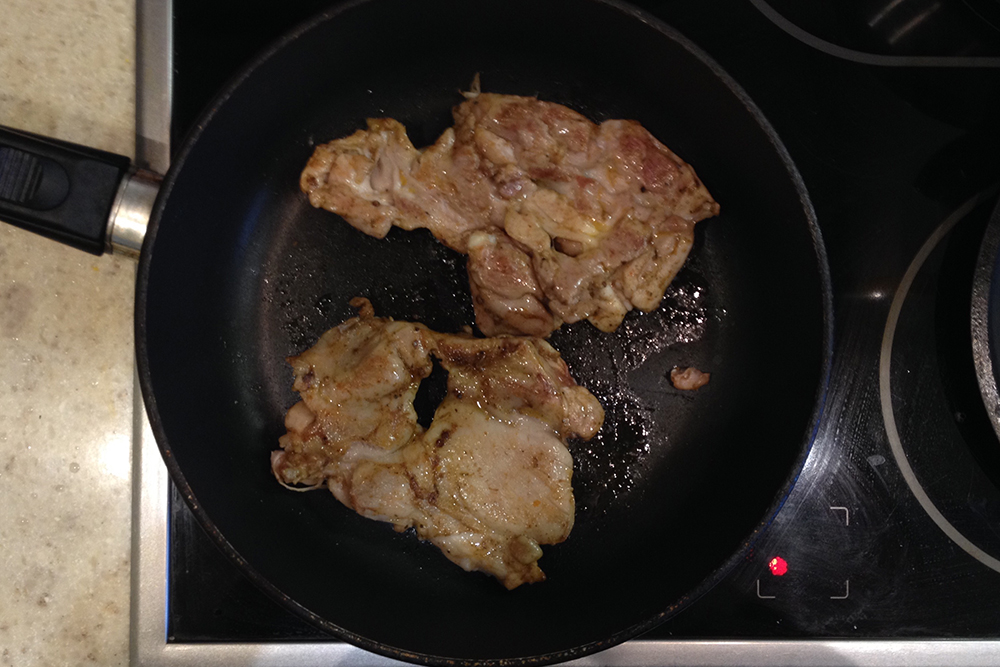 Не передержите мясо на сковородке, иначе птица будет сухой