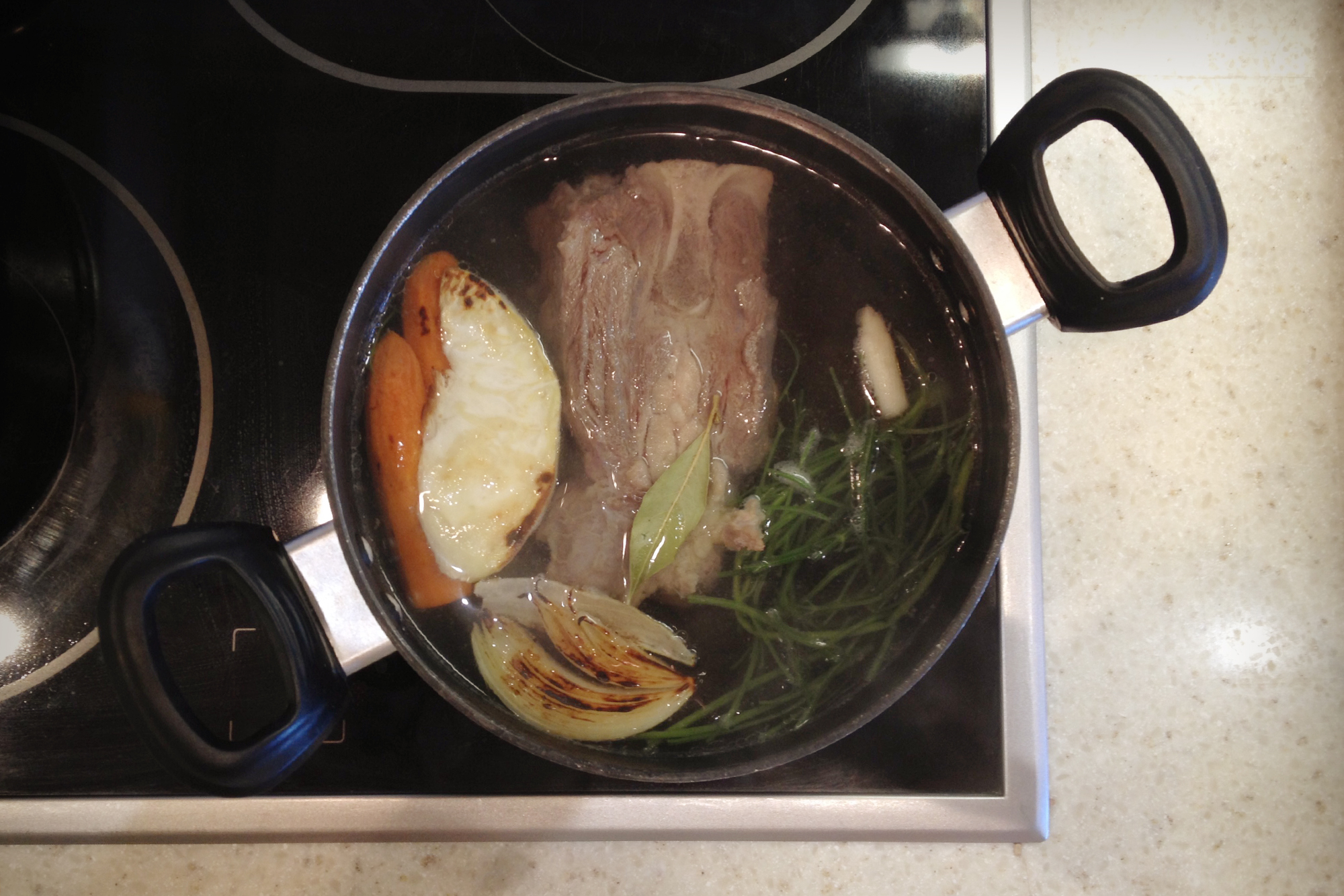Наваристый мясной бульон — основа хорошего супа
