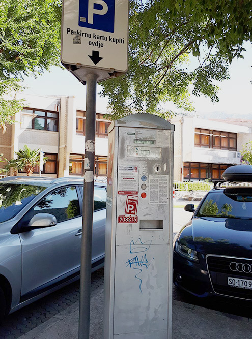 Вот такие не новые паркоматы установлены по всей Хорватии