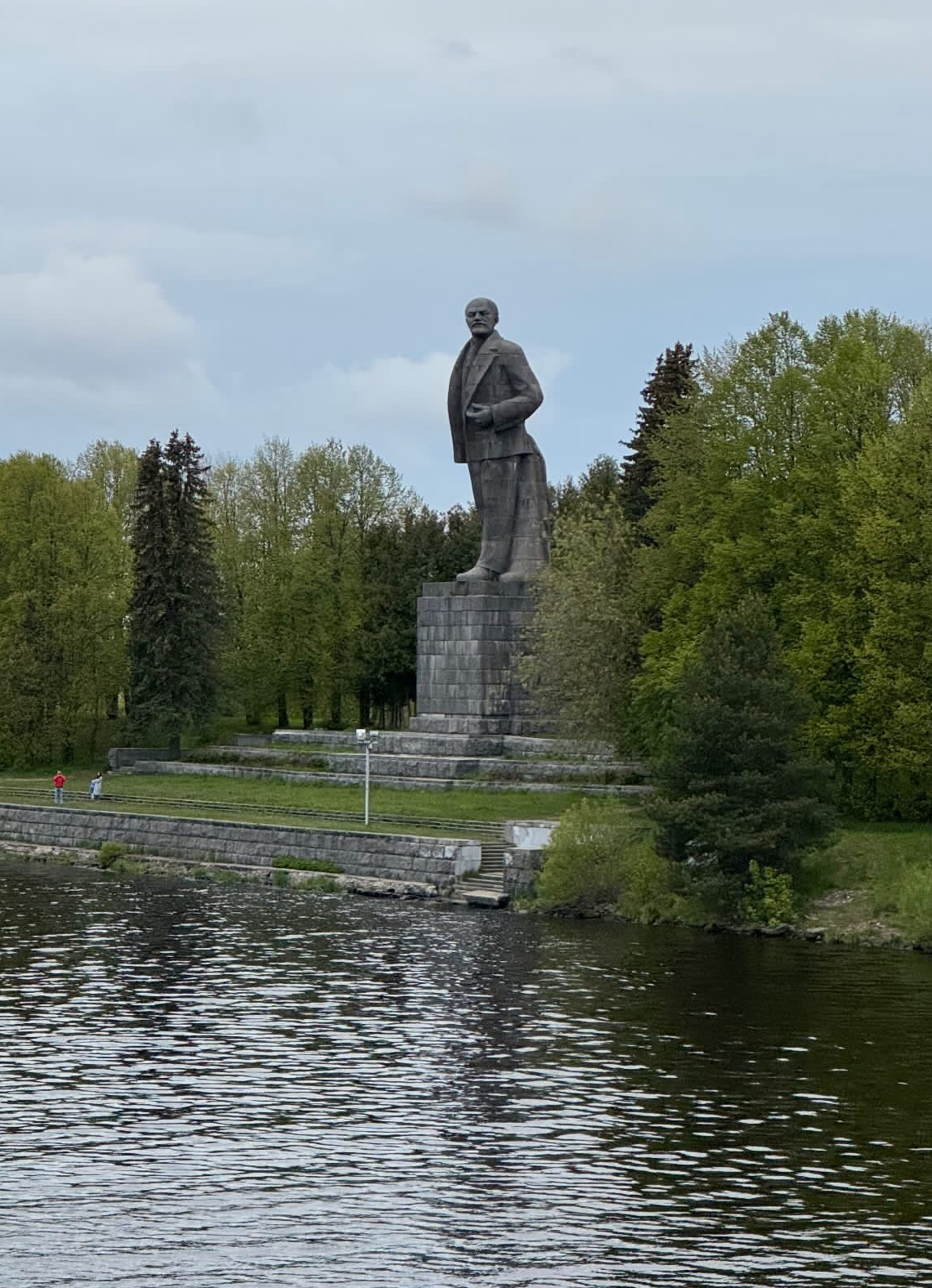 Гигантский памятник Ленину в Дубне