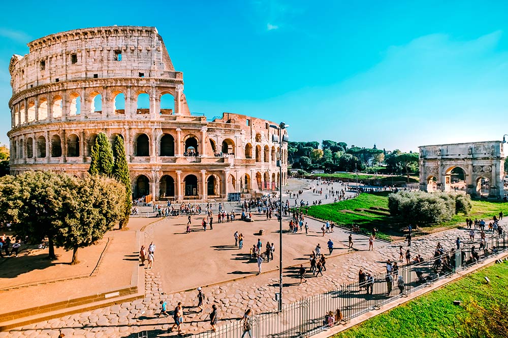 Колизей — главный символ Рима. Источник: Thana Thanadechakul / Shutterstock