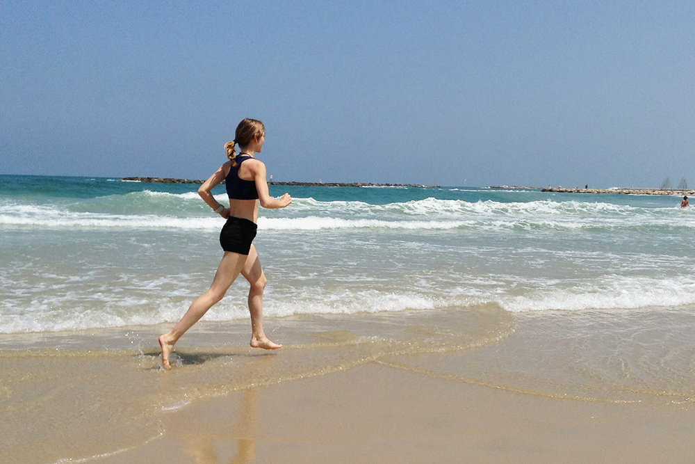 Я готовилась к Московскому марафону в Тель⁠-⁠Авиве — изучила все закоулки и тренировалась у моря. Столько бегунов, сколько в этом городе, я, кажется, не видела нигде