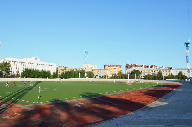 Стадион «Динамо» в Омске, на котором я готовилась к первому марафону. Источник: dinamo.omsk.ru