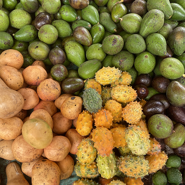 Прилавок с фруктами в Кении
