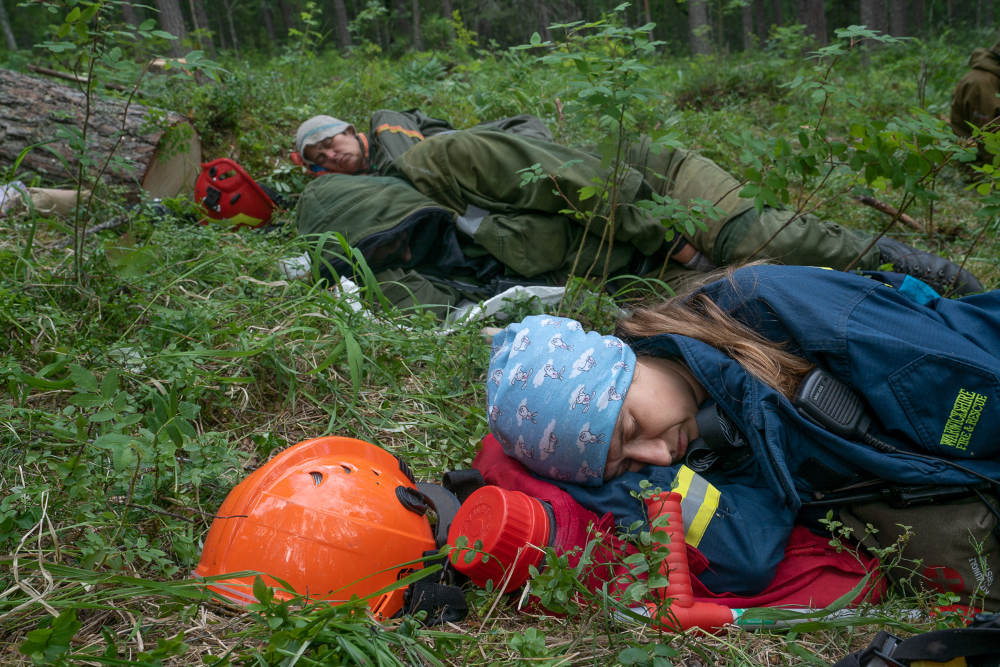 Отдых после тушения пожара в заповеднике «Денежкин Камень» в 2020 году. Фото: Юлия Петренко