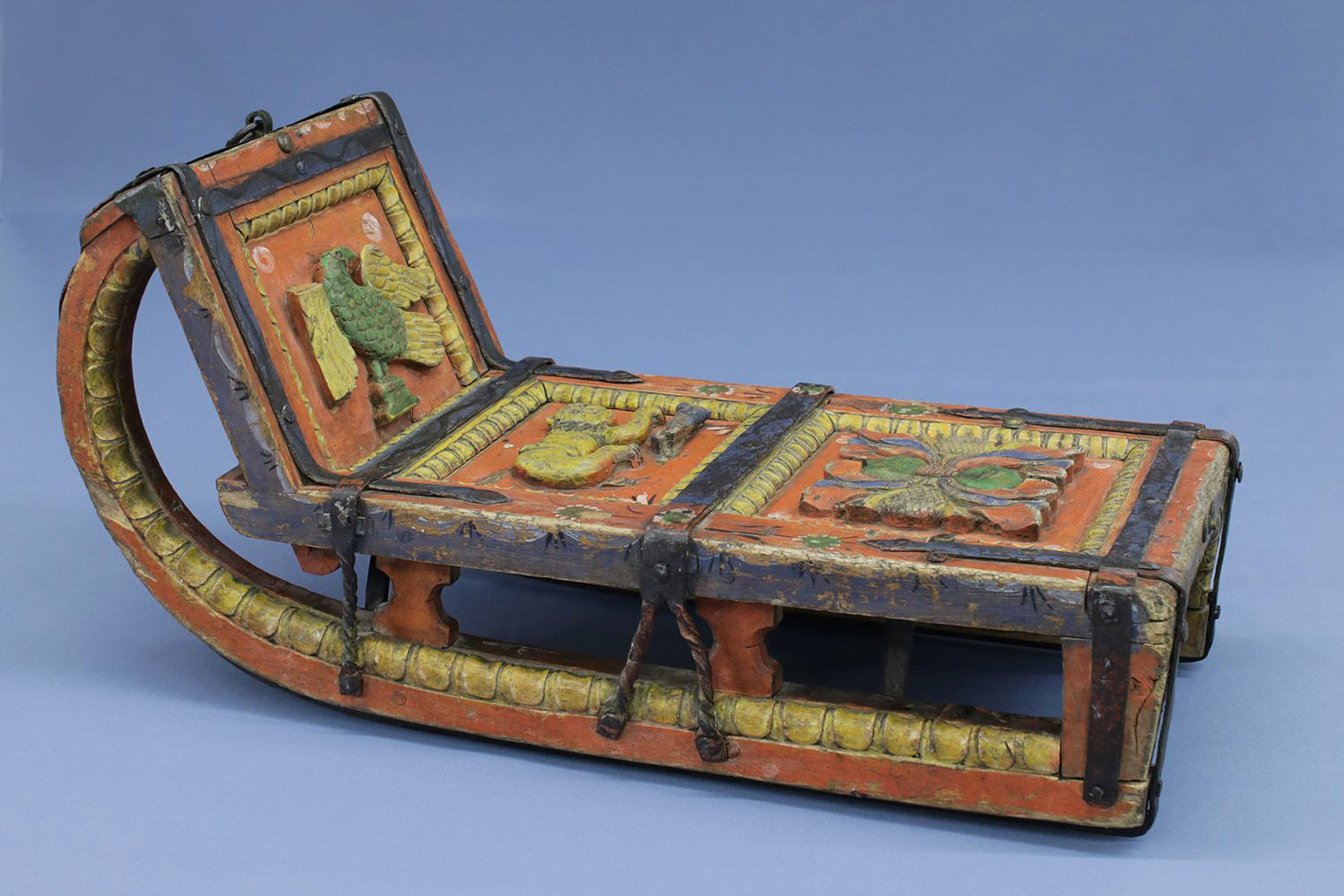 Сани с резным изображением льва, конец 19 века, из коллекции Ярославского музея-заповедника. © пресс-служба музея-заповедника «Царицыно»