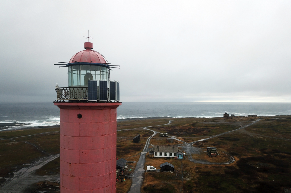 Сюда приезжают, чтобы почувствовать себя на краю мира: впереди только море и Северный полюс. Источник: lighthouse.guide