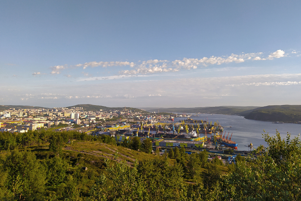 Вид на Мурманск от памятника «Алеша»