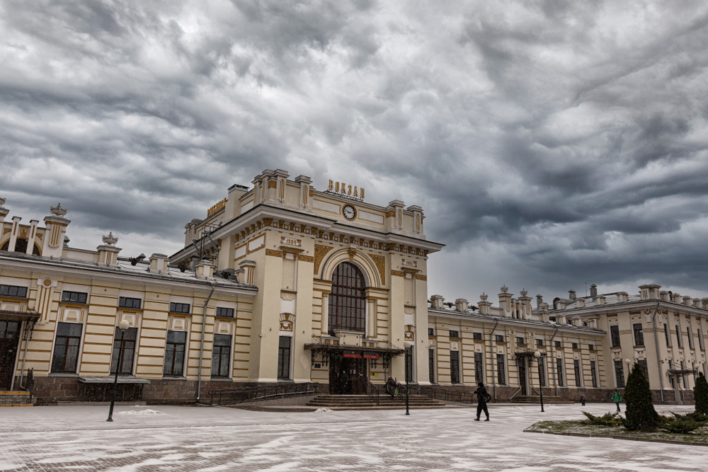 Рыбинский вокзал поражает масштабами и больше напоминает станции крупных городов. Фото: Татьяна Акимова
