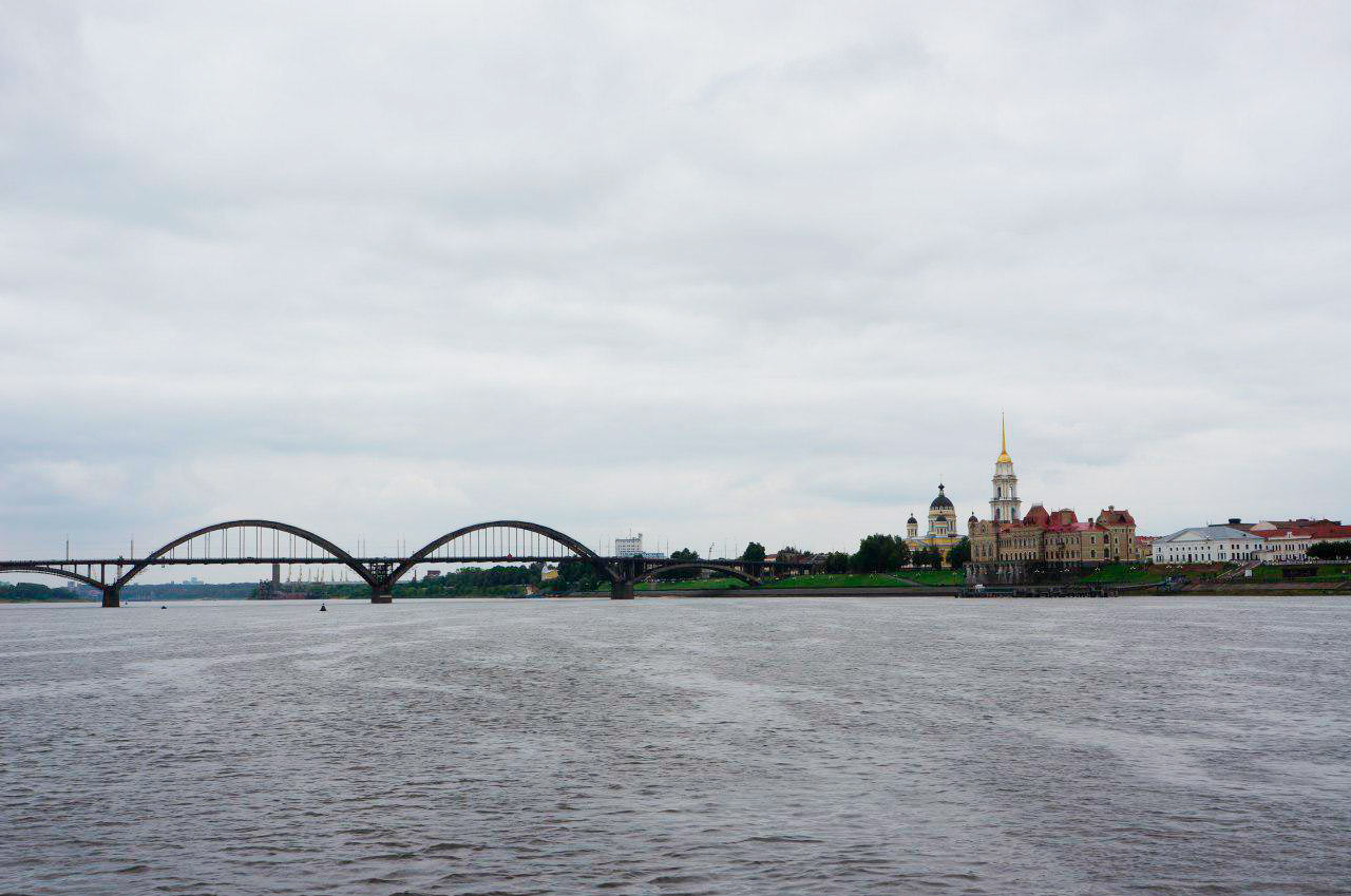 Главный вид Рыбинска, который видят все туристы, когда плывут на теплоходе по Золотому кольцу