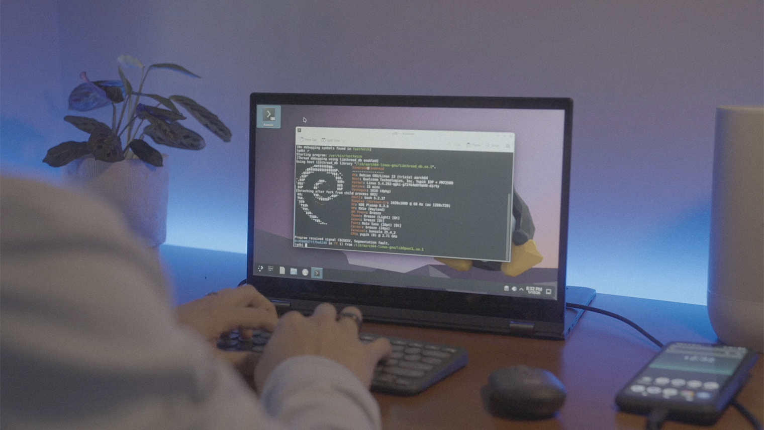 Смартфон продолжит работать на Android, даже если подключить его к монитору и включить на нем Linux. © Nex Computer