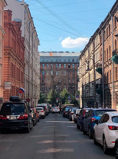 Такие улицы в европейском стиле — мои самые любимые в Петербурге