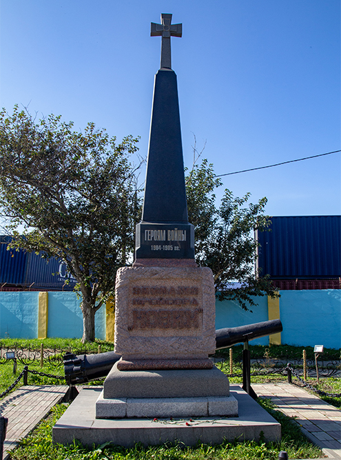 Памятник крейсеру «Новик» — сахалинскому аналогу крейсера «Варяг»