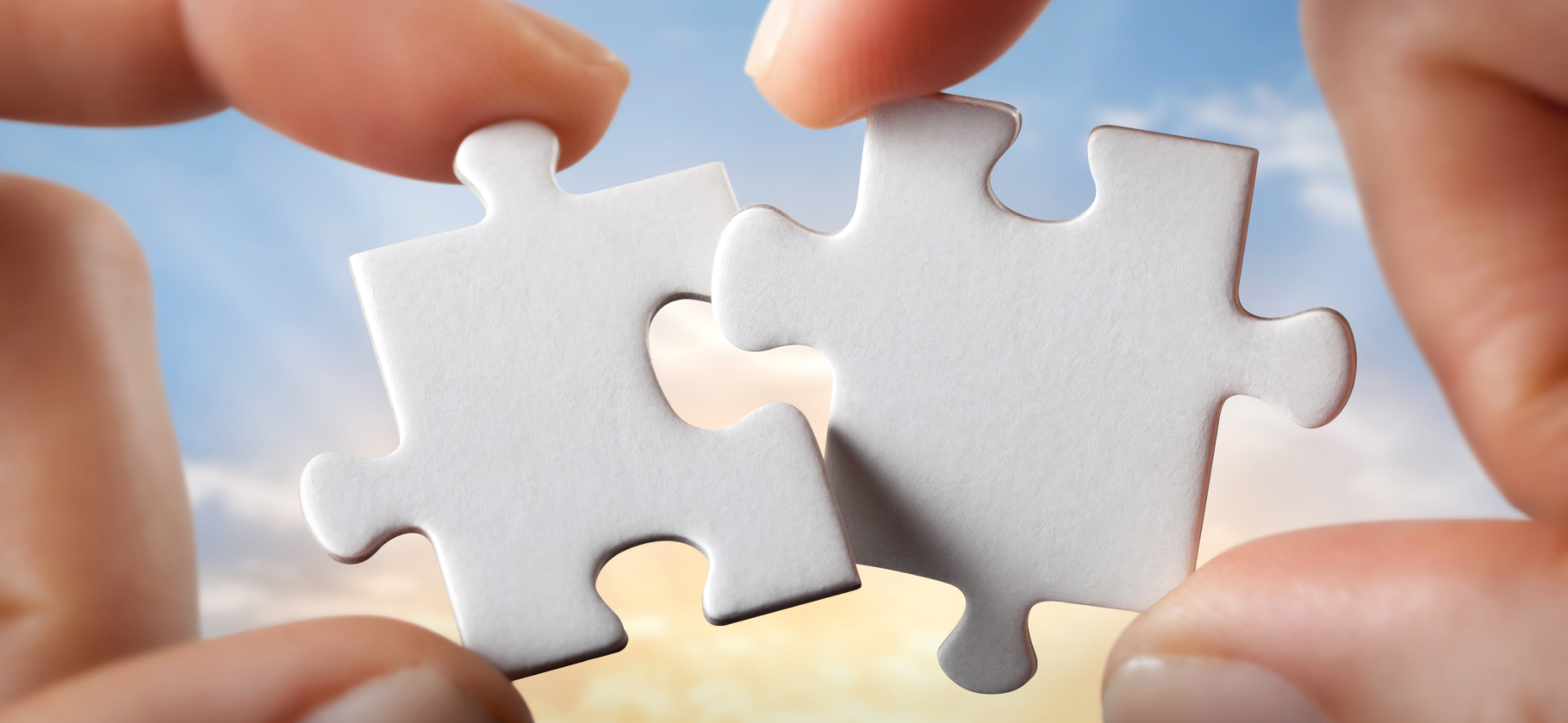 «Это как собрать пазл»: как я узнала, что меня удочерили в детстве, и нашла родного брата