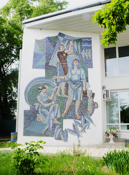 Советская мозаика на стене магазина рыбозавода