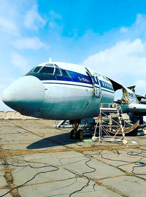 Списанный Ту⁠-⁠154 в Ростовском авиаремонтном заводе