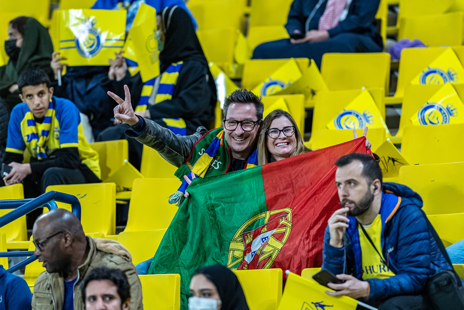 После прихода Криштиану Роналду матчи «Аль-Насра» регулярно посещают фанаты из разных стран. Источник: Anadolu Agency / Getty Images