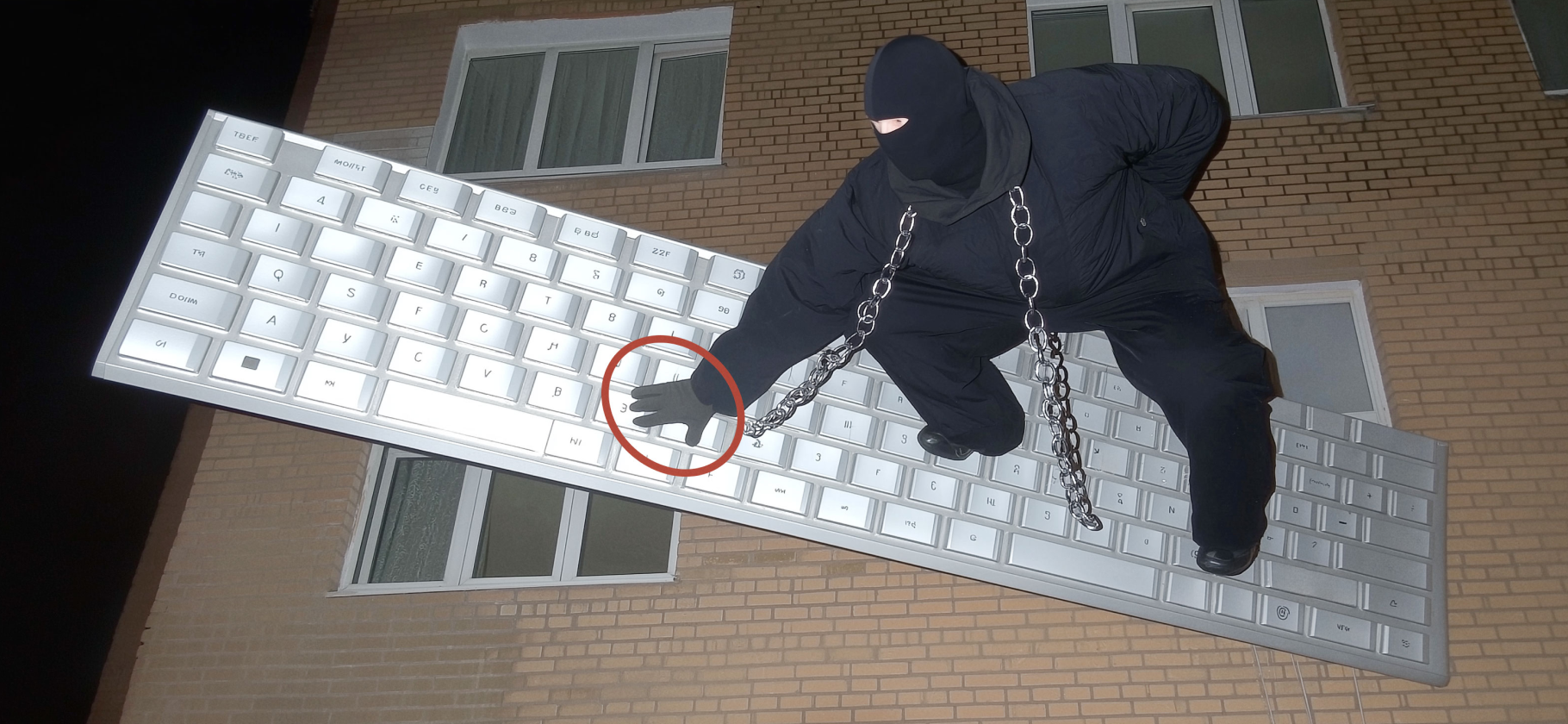 Как мошенники используют чаты для обмана: 8 примеров