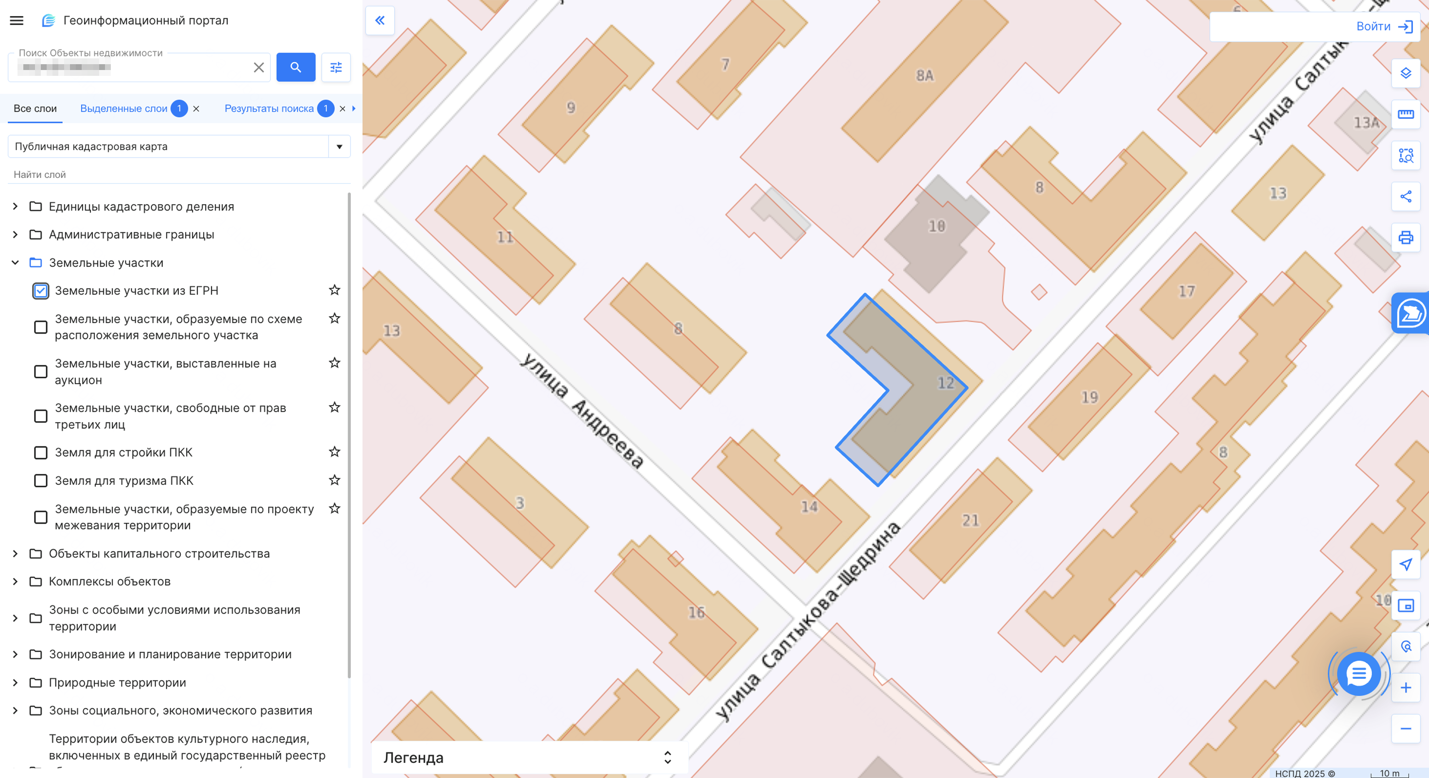 Слева от результатов поиска выберите «Все слои» → «Земельные участки» → «Земельные участки из ЕГРН». На карте будут обозначены все участки, сведения о которых есть в ЕГРН