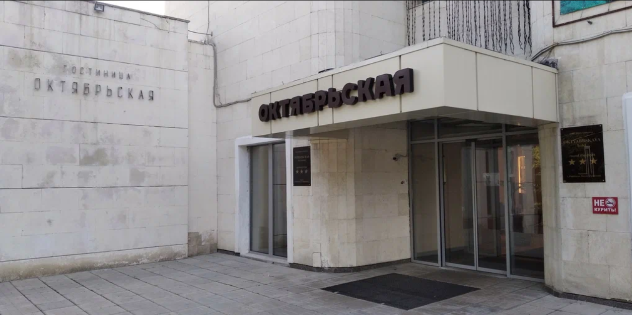 Вход в гостиницу — фотография из открытых источников.