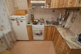Типичная хрущевская кухня: плита, холодильник и гарнитур оставались в квартире