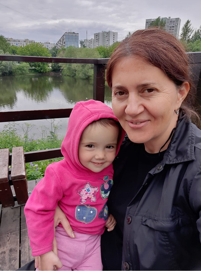 Няня часто гуляет с детьми в парке «Зеленая зона реки Чермянки» в Бибиреве — он стилизован под этнографическую деревню