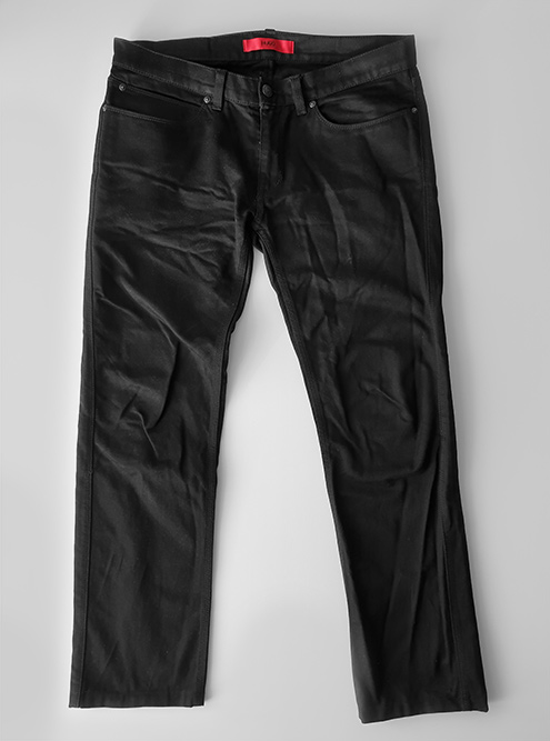 Черные джинсы Hugo Boss муж покупал за 650 ₽