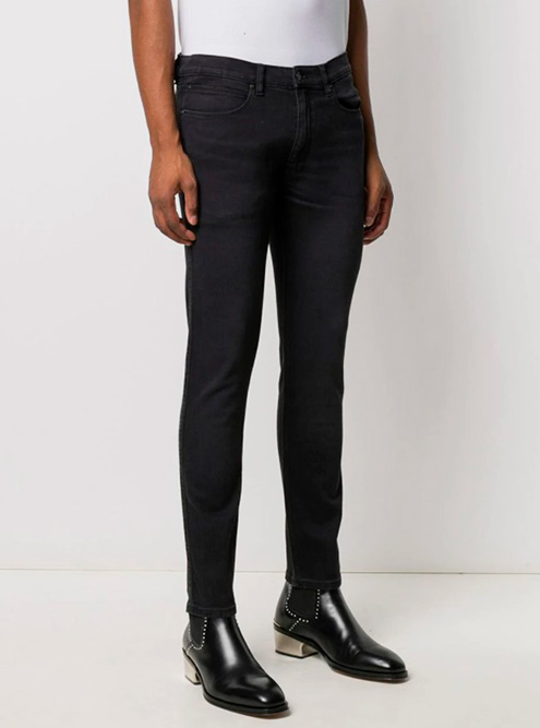 Похожие джинсы, только новые, стоят 17 600 ₽. Источник: Farfetch