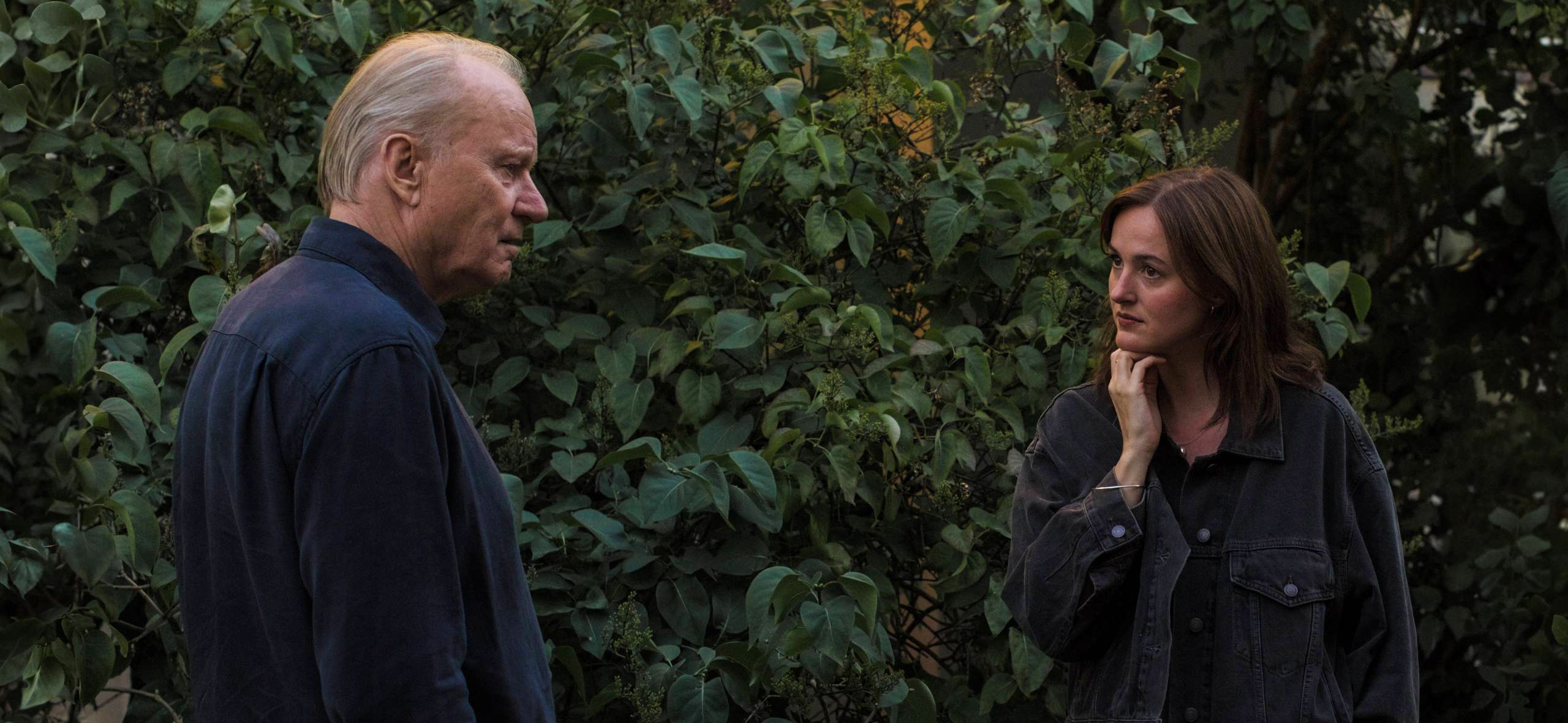 «Сентиментальная ценность»: пронзи­тельное драмеди со Стелланом Скарс­гардом про непу­тевого отца