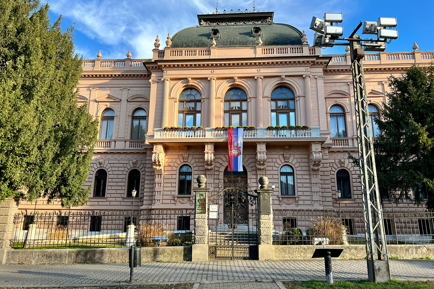 Патриарший дворец. Внутри есть музей Сербской православной церкви