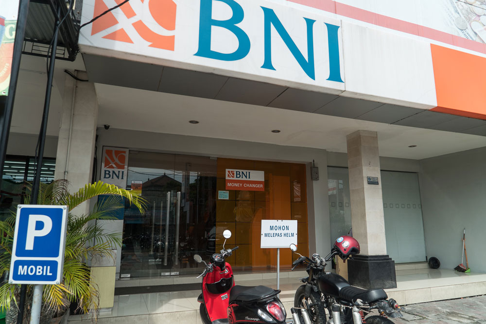 На Бали лучше всего снимать деньги в банкоматах, которые расположены в отделениях банка
