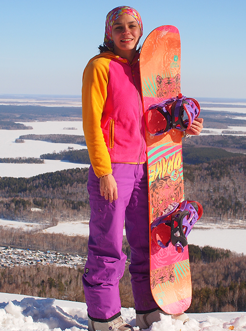 В сноубордическом костюме можно кататься и на беговых лыжах. Даже сейчас можно недорого купить остатки этой коллекции