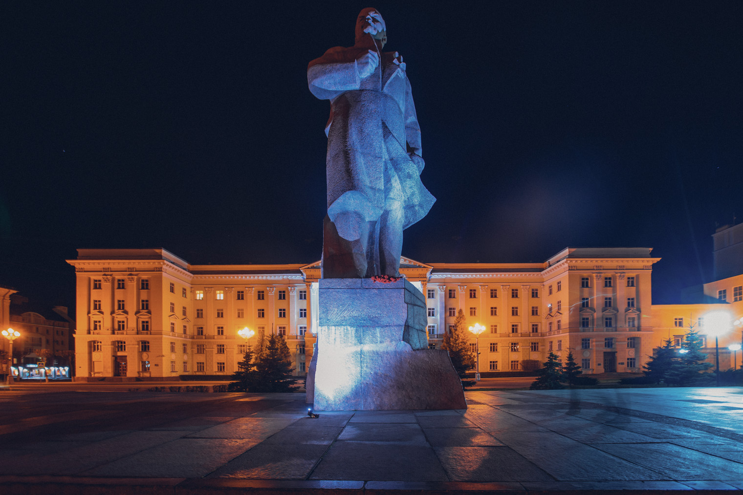 Сложно представить центральную площадь без Ленина