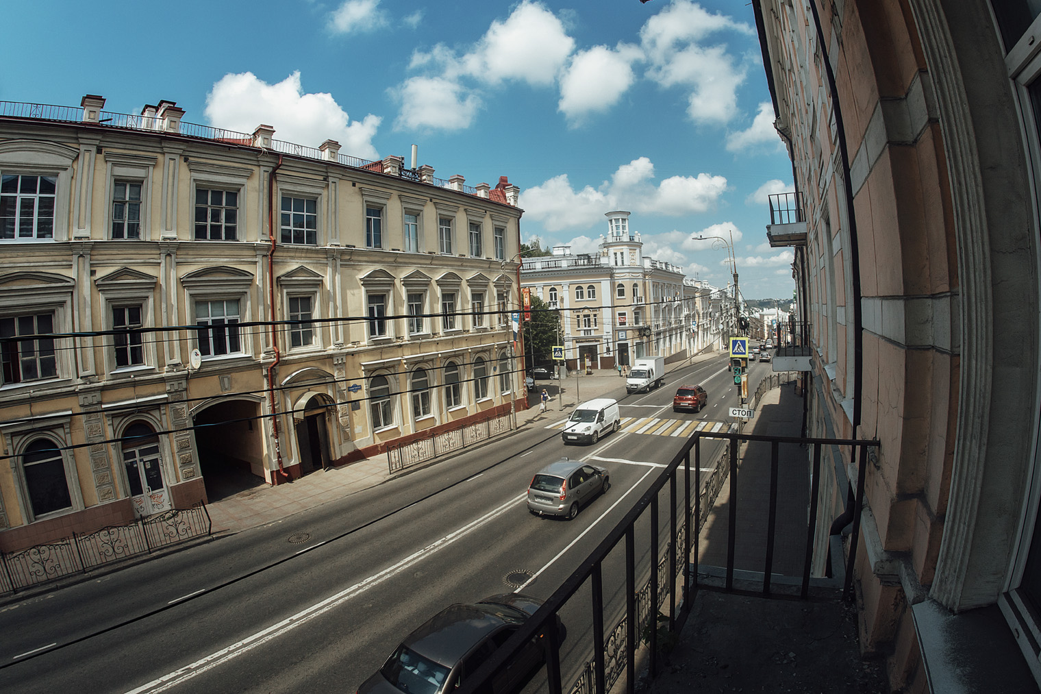 Если хотите видеть в окне настоящий старый Смоленск, снимайте квартиру именно на Большой Советской