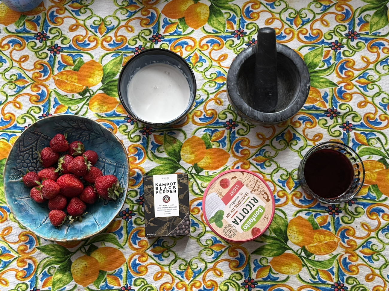 На фото нет двух ингредиентов — сахара и пудры