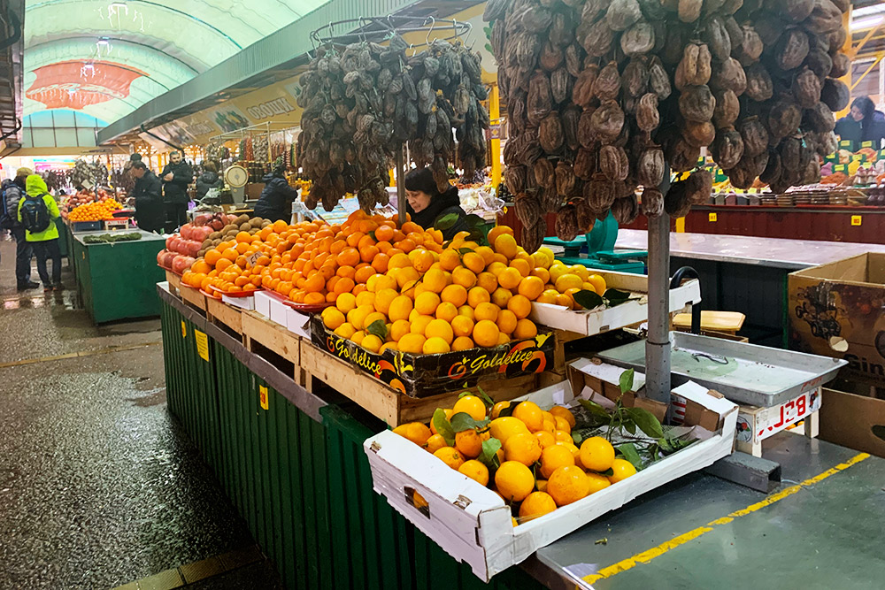 Лимоны и мандарины привозят прямо из Абхазии