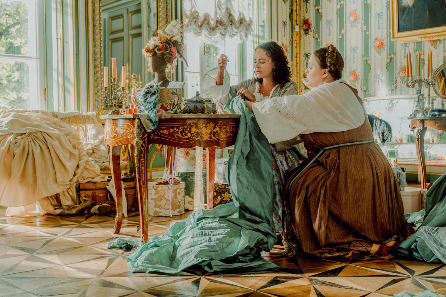 Часть картины снимали в Михайловском дворце