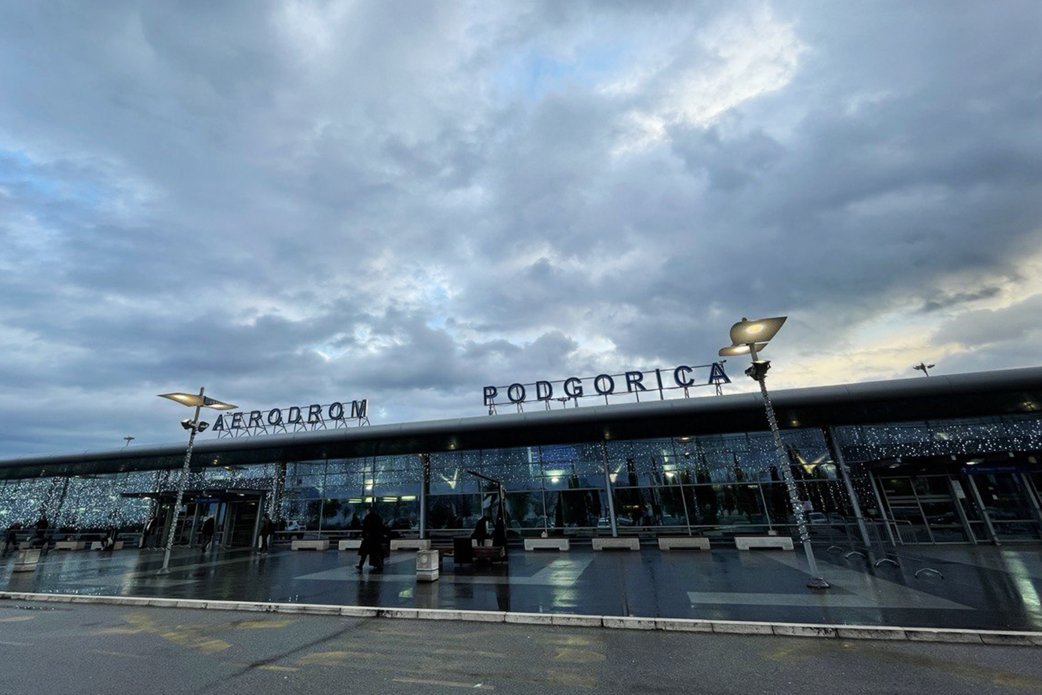 Крохотный аэропорт столицы Черногории