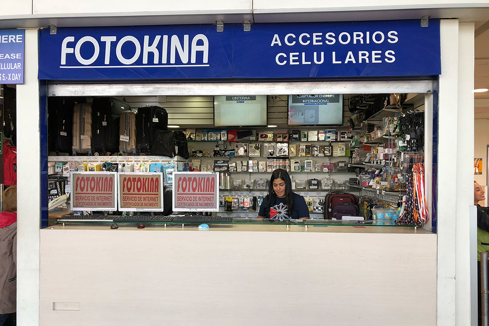 Киоск Fotokina в аэропорту Сантьяго