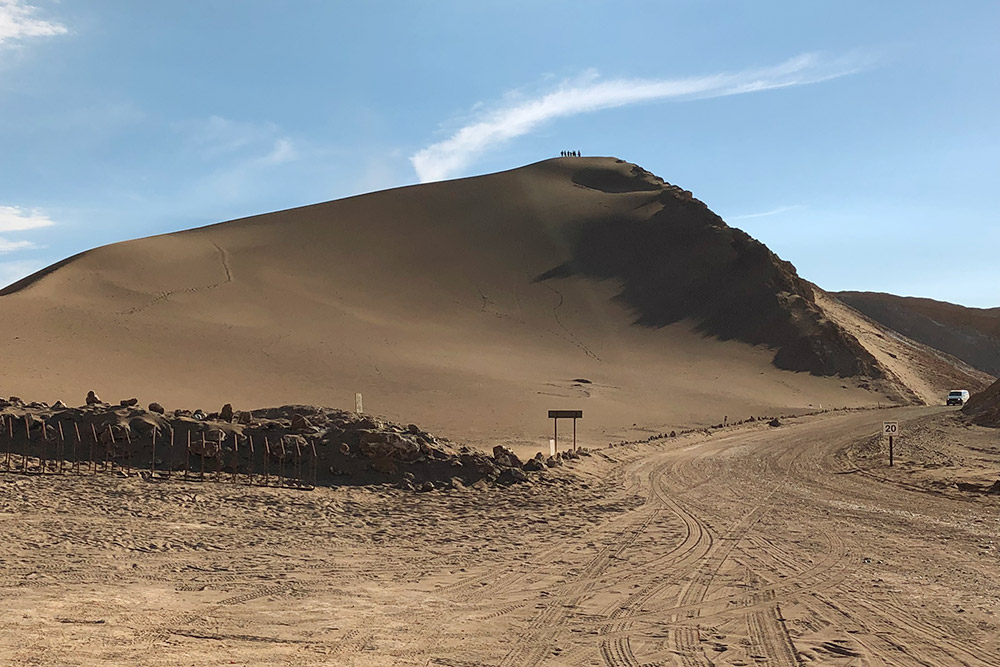 Песчаный бархан в пустыне Атакама