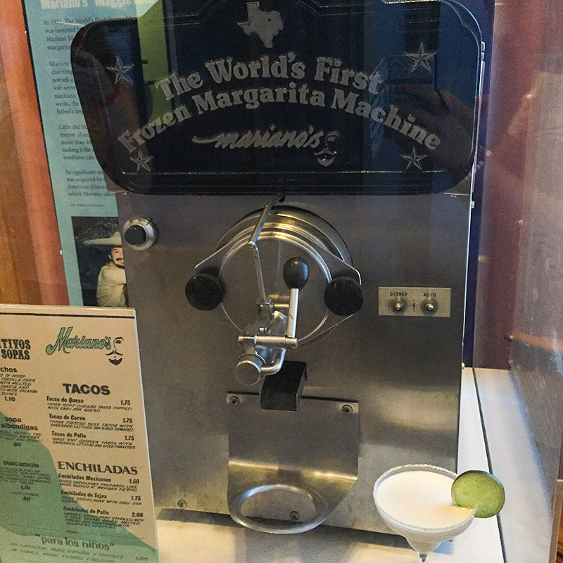 Аппарат для приготовления замороженной «Маргариты» придумал ресторатор и изобретатель Мариано Мартинес