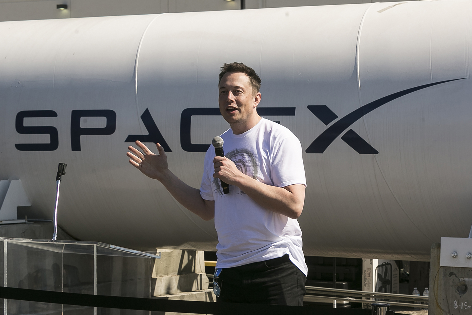Маск хочет сделать человечество многопланетной цивилизацией. SpaceX — инструмент для достижения этой цели. © Damian Dovarganes / AP / ТАСС