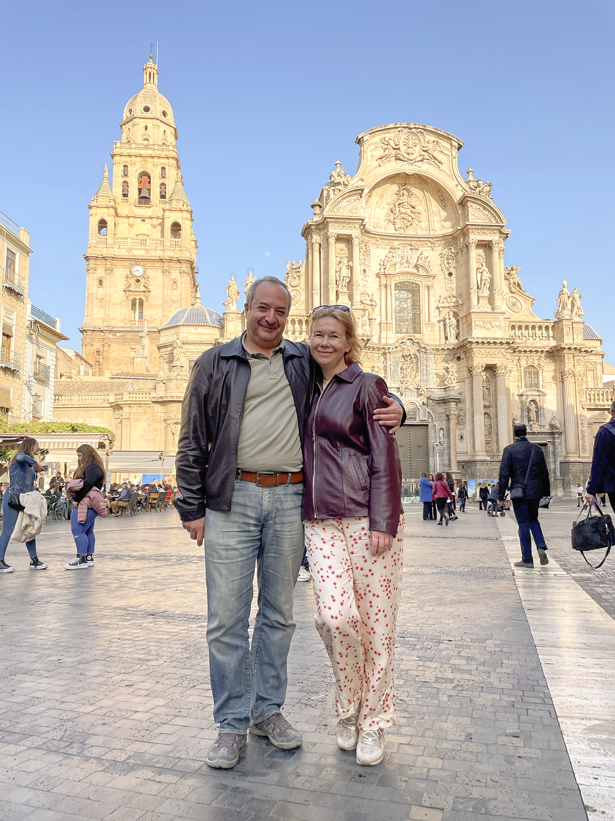 Мы с Наталией около кафедрального собора в Мурсии, Испания