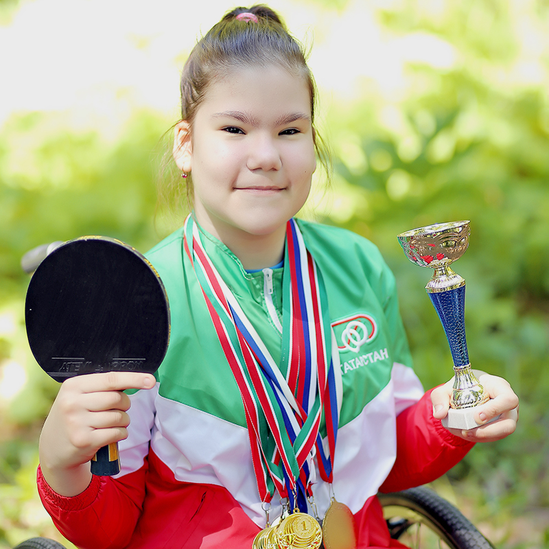 Еще мы познакомились с Рияной, которая в 12 лет стала чемпионкой Татарстана по теннису