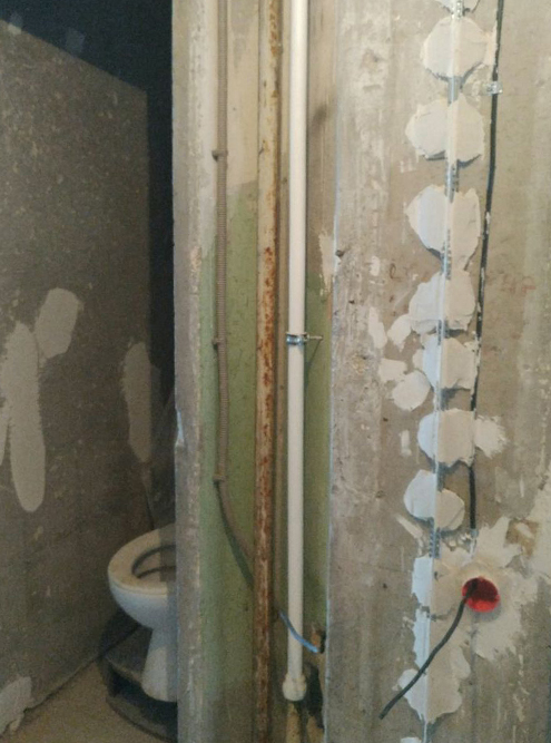 Стоимость ремонта туалета с использованием пластиковых панелей
