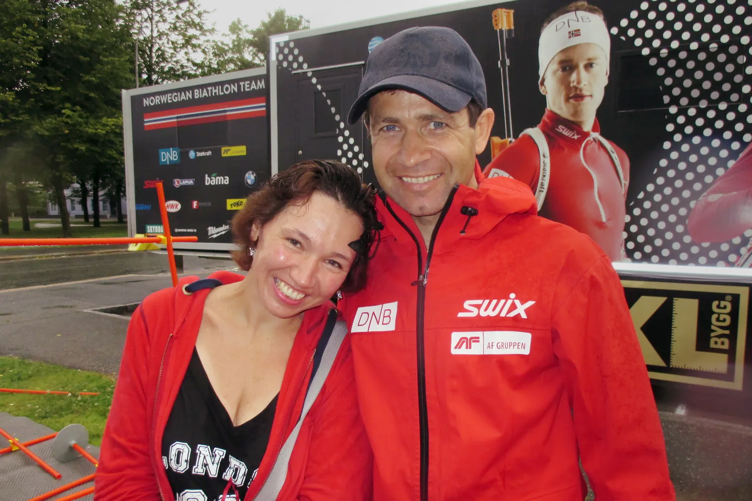 Я и Уле-Эйнар Бьерндален. Снимок сделан в Драммене в августе 2015 года, это было мероприятие для норвежских биатлонных спортшкол, куда пригласили и всех желающих. Ну и я решила одним днем сгонять из Москвы, я так часто делала