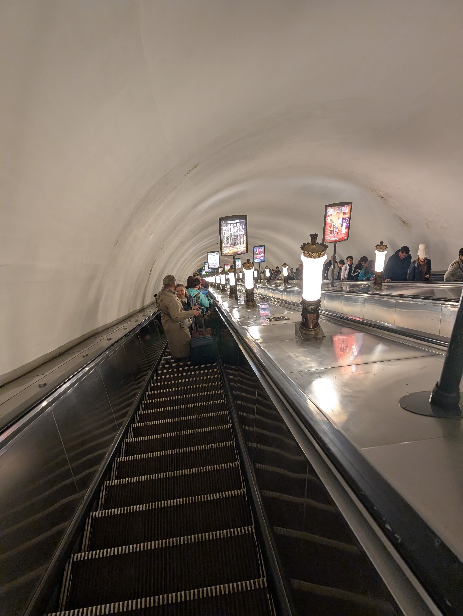 Спуск в метро