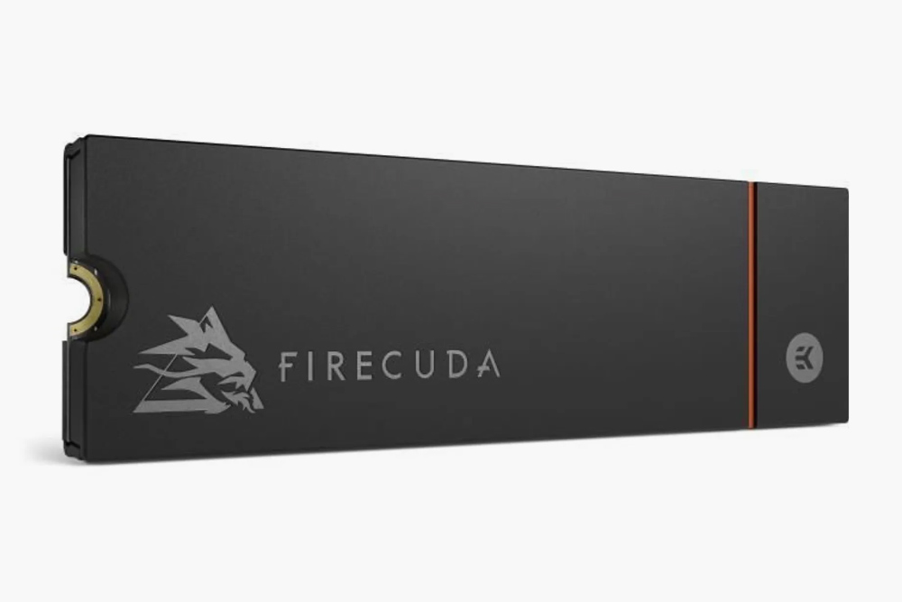 Ультимативный выбор для рабочей станции — Seagate FireCuda 530. Очень быстрый, с хорошим теплоотведением и гарантией на 5 лет. Стоит 30 000 ₽